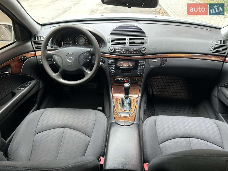 Седан Mercedes-Benz E-Class 2002 в Черновцах