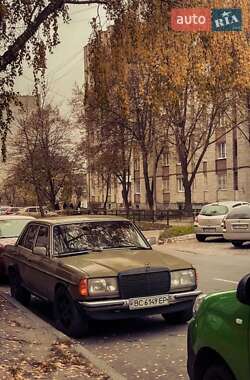 Седан Mercedes-Benz E-Class 1982 в Славському