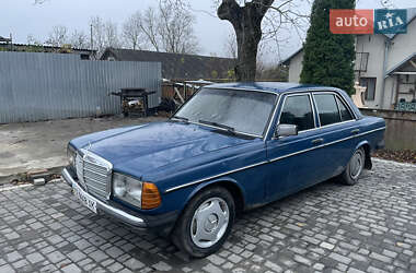 Седан Mercedes-Benz E-Class 1983 в Черновцах