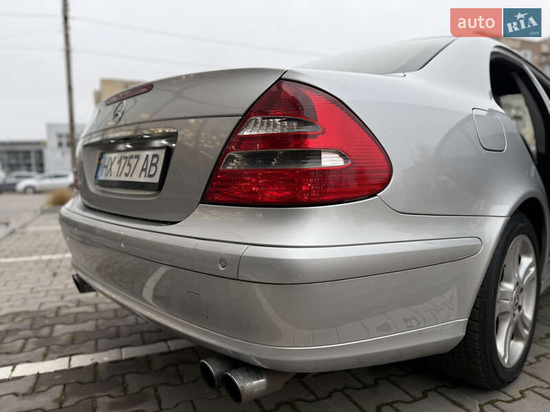Седан Mercedes-Benz E-Class 2002 в Хмельницком