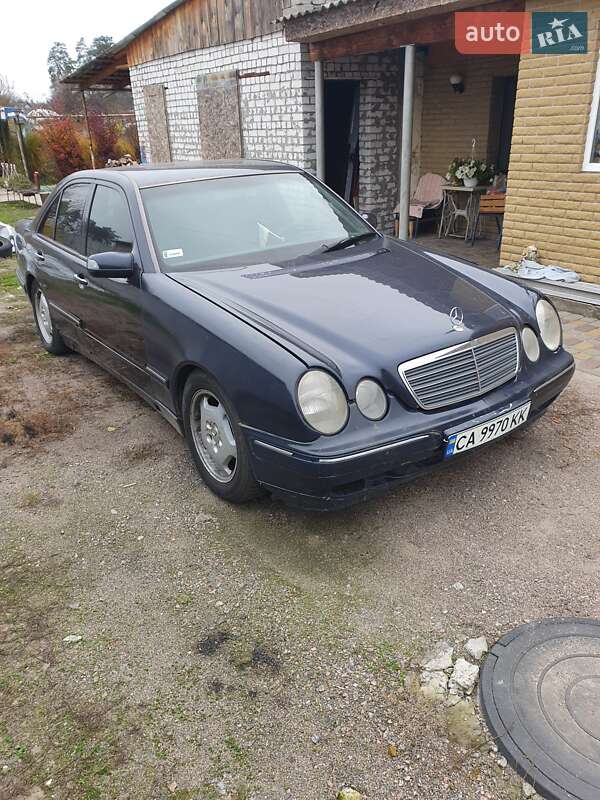 Седан Mercedes-Benz E-Class 2000 в Черкасах