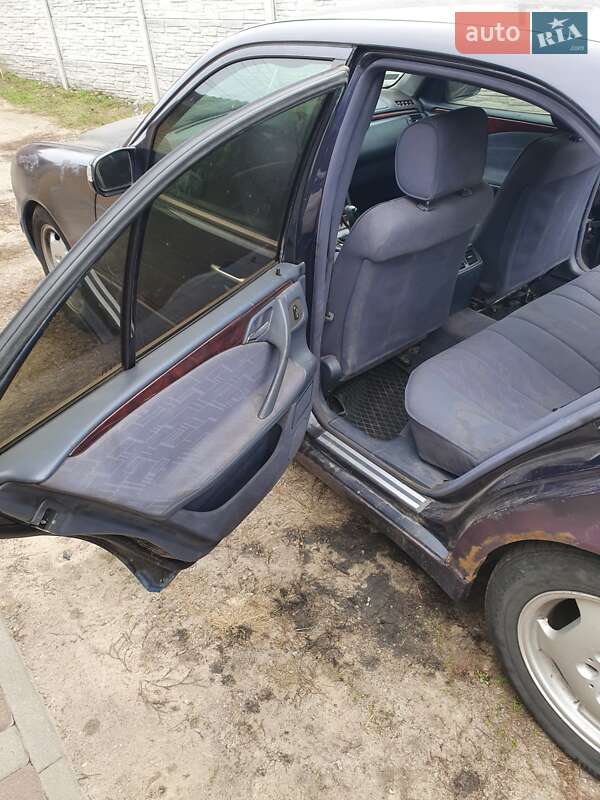 Седан Mercedes-Benz E-Class 2000 в Черкасах