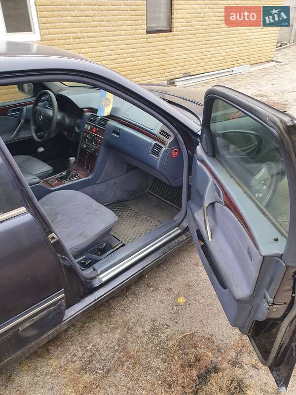 Седан Mercedes-Benz E-Class 2000 в Черкасах