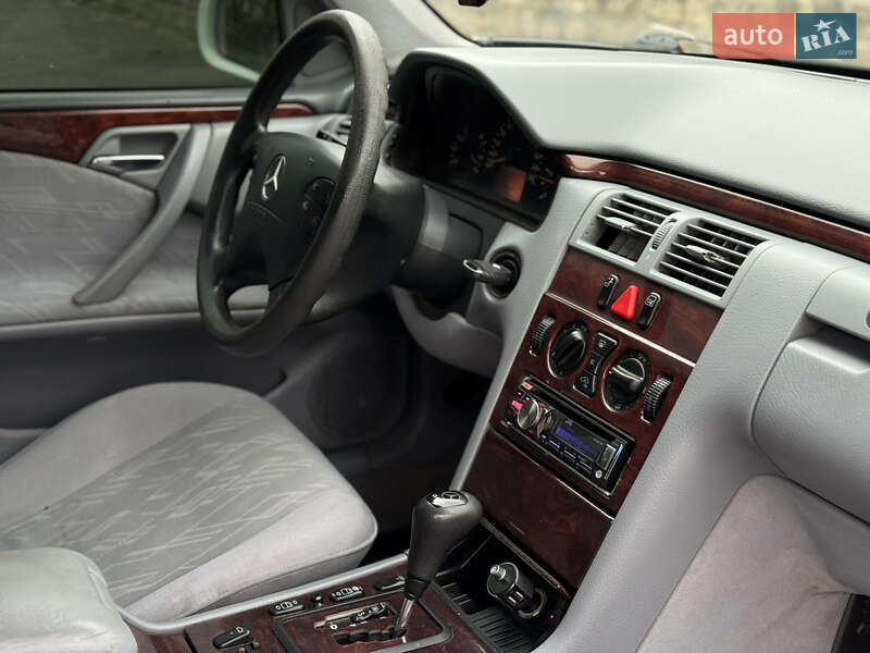 Седан Mercedes-Benz E-Class 2000 в Николаеве фото 24 Седан Mercedes-Benz E-Class 2000 в Николаеве