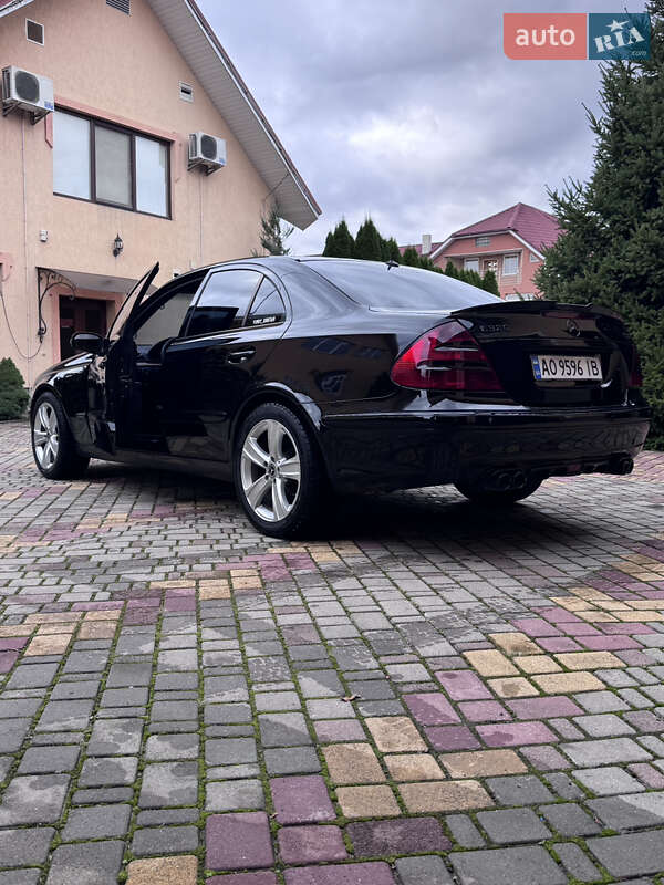 Седан Mercedes-Benz E-Class 2003 в Иршаве