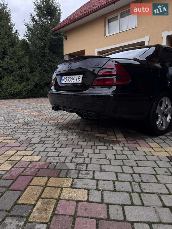 Седан Mercedes-Benz E-Class 2003 в Иршаве