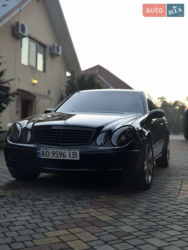 Седан Mercedes-Benz E-Class 2003 в Иршаве