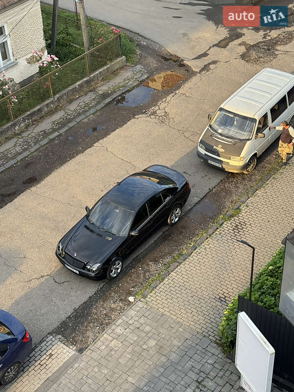 Седан Mercedes-Benz E-Class 2003 в Иршаве
