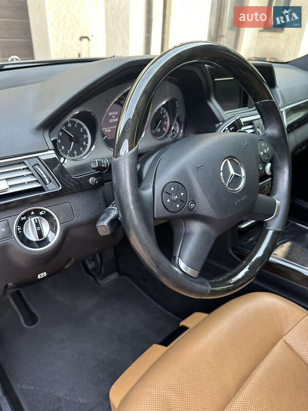 Седан Mercedes-Benz E-Class 2010 в Києві