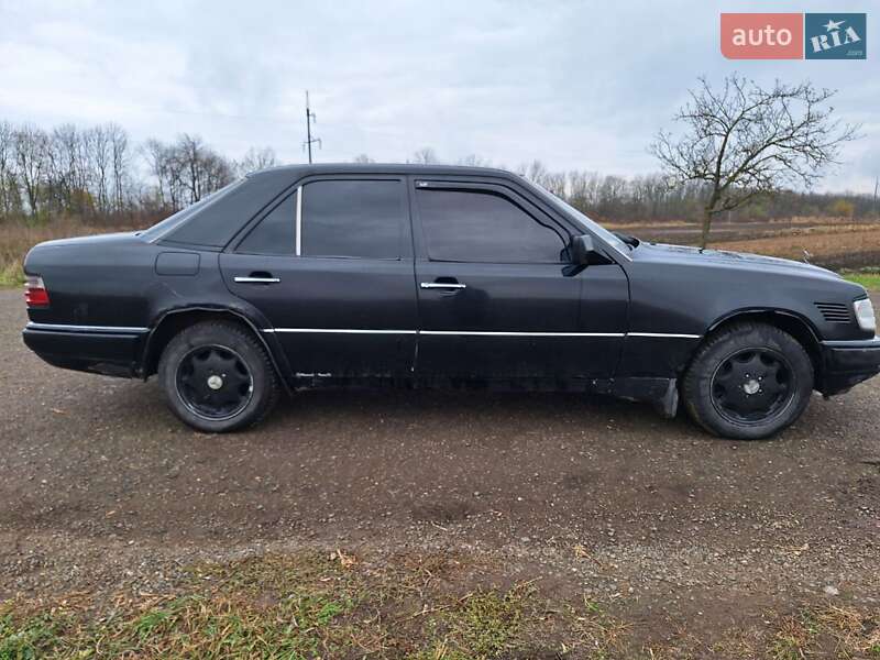 Седан Mercedes-Benz E-Class 1993 в Кицмани фото 7 Седан Mercedes-Benz E-Class 1993 в Кицмани