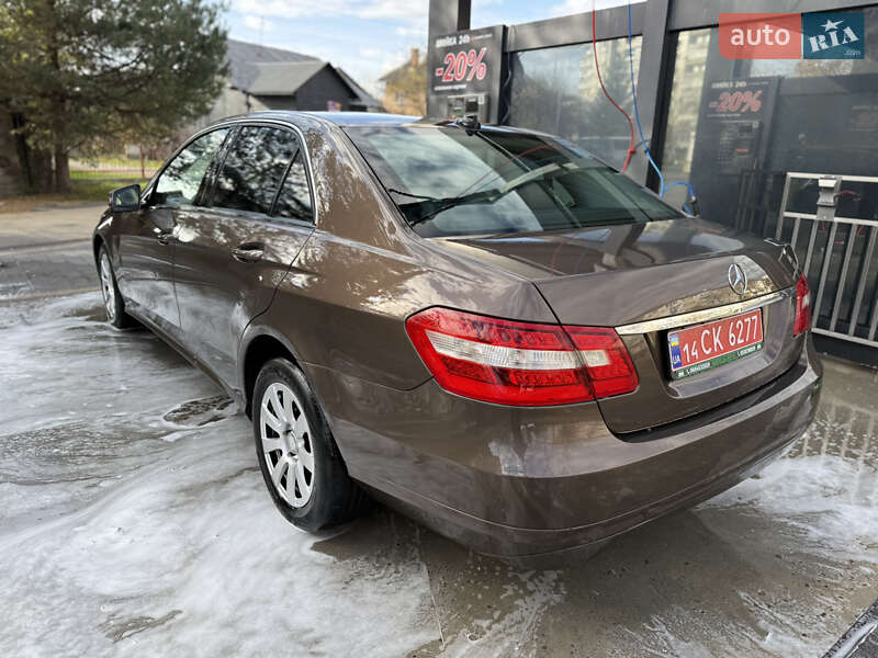 Седан Mercedes-Benz E-Class 2011 в Калуше