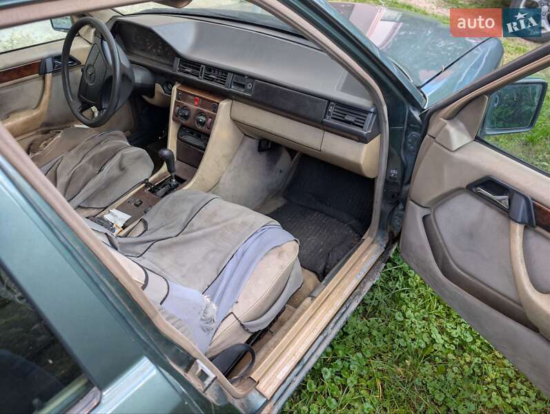 Седан Mercedes-Benz E-Class 1994 в Львове
