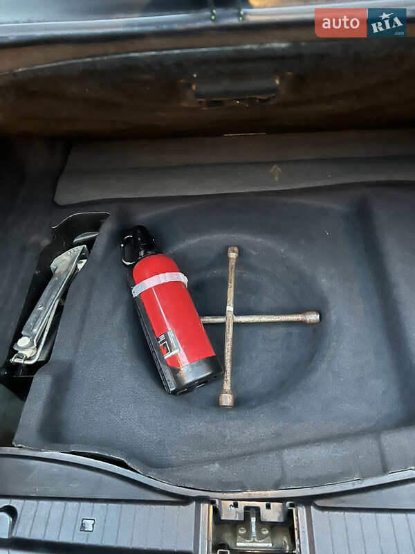 Седан Mercedes-Benz E-Class 2002 в Косові