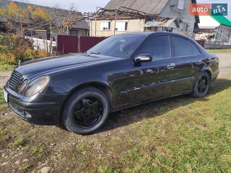 Седан Mercedes-Benz E-Class 2002 в Тячеві