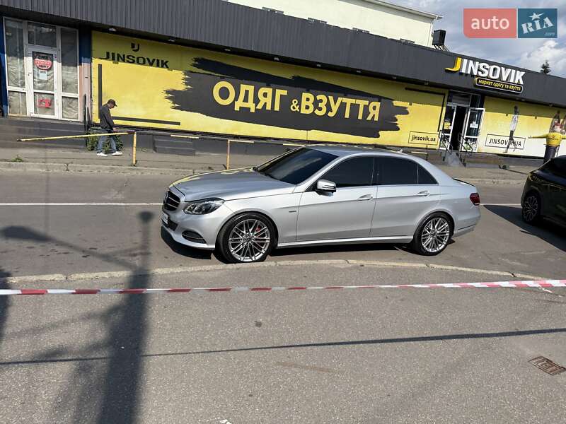 Седан Mercedes-Benz E-Class 2015 в Киеве
