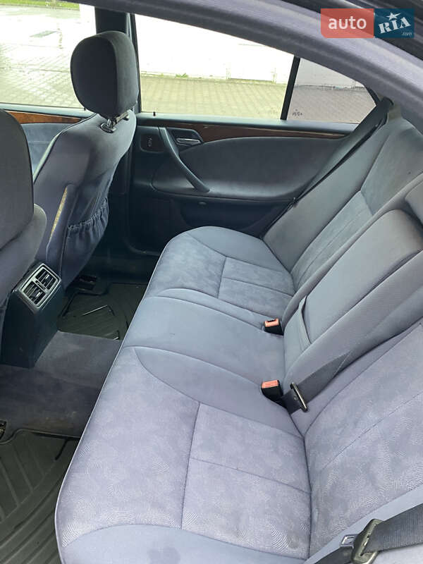 Седан Mercedes-Benz E-Class 2001 в Кіцмані