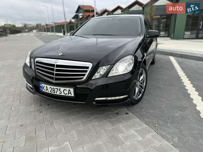 Седан Mercedes-Benz E-Class 2012 в Києві