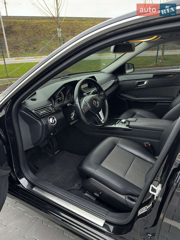Седан Mercedes-Benz E-Class 2012 в Києві