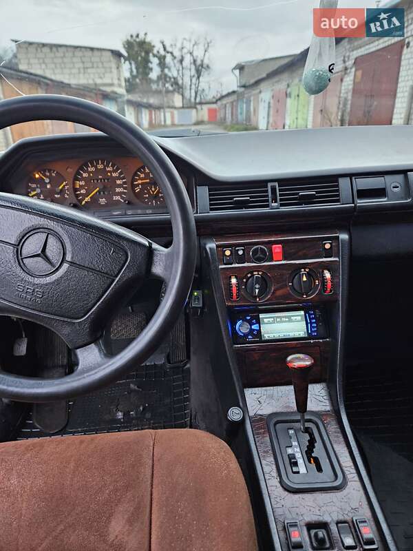 Седан Mercedes-Benz E-Class 1990 в Житомире