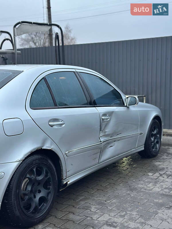 Седан Mercedes-Benz E-Class 2004 в Дніпрі