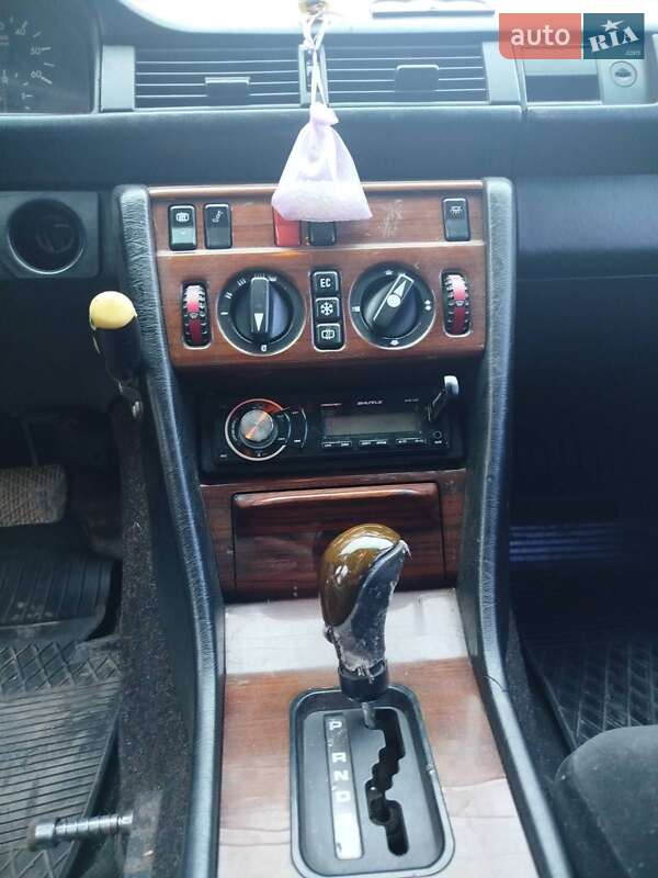 Седан Mercedes-Benz E-Class 1986 в Хмельницькому