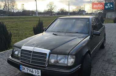 Седан Mercedes-Benz E-Class 1990 в Кореці