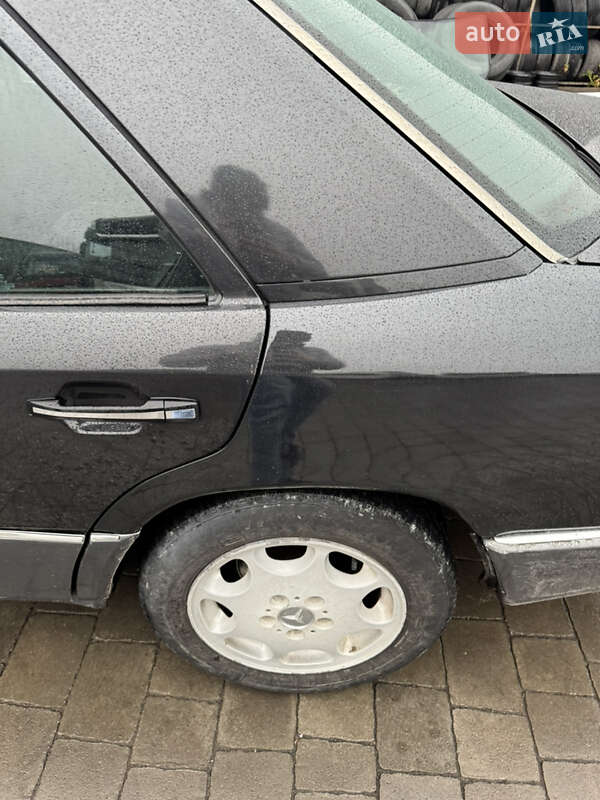 Седан Mercedes-Benz E-Class 1994 в Ковелі