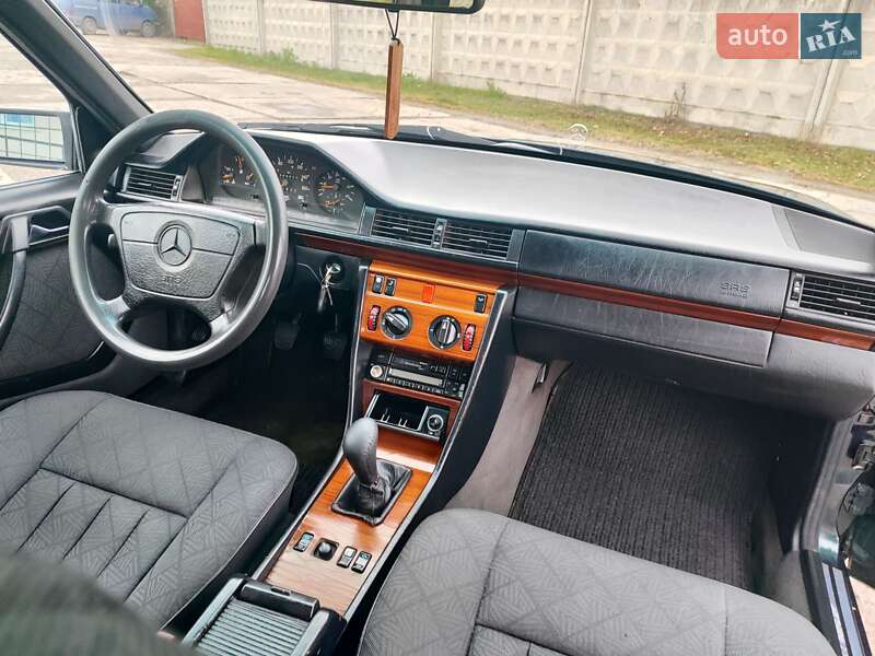 Седан Mercedes-Benz E-Class 1995 в Шептицькому