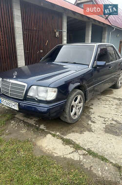 Седан Mercedes-Benz E-Class 1995 в Тячеві