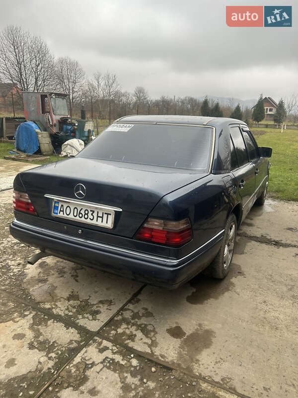 Седан Mercedes-Benz E-Class 1995 в Тячеве фото 4 Седан Mercedes-Benz E-Class 1995 в Тячеве