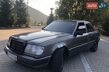 Седан Mercedes-Benz E-Class 1993 в Сколе