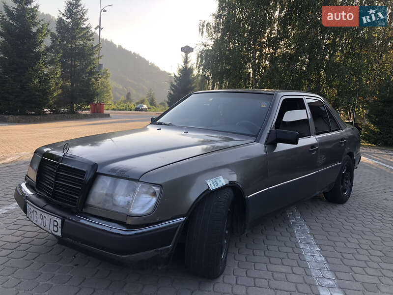 Седан Mercedes-Benz E-Class 1993 в Сколе фото Седан Mercedes-Benz E-Class 1993 в Сколе