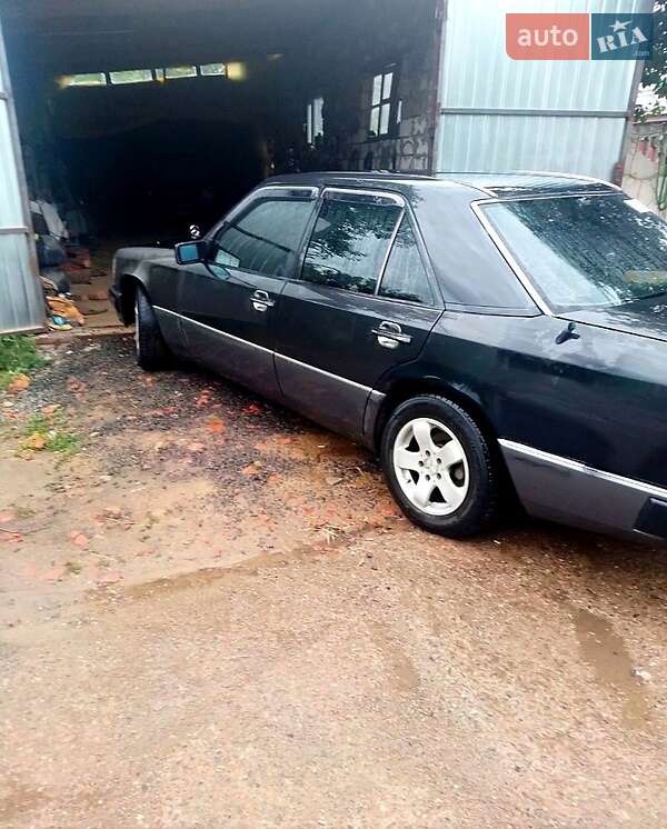 Седан Mercedes-Benz E-Class 1993 в Одессе фото 2 Седан Mercedes-Benz E-Class 1993 в Одессе