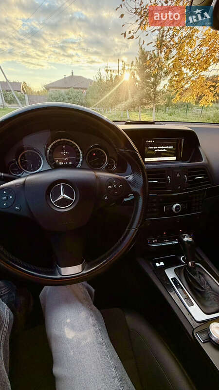 Купе Mercedes-Benz E-Class 2011 в Ужгороді фото 11 Купе Mercedes-Benz E-Class 2011 в Ужгороді