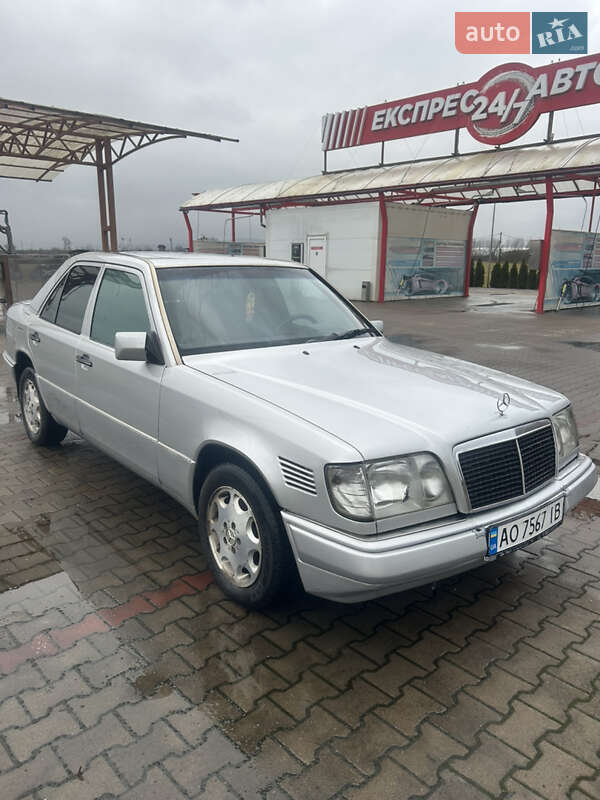 Седан Mercedes-Benz E-Class 1994 в Тячеві фото 2 Седан Mercedes-Benz E-Class 1994 в Тячеві