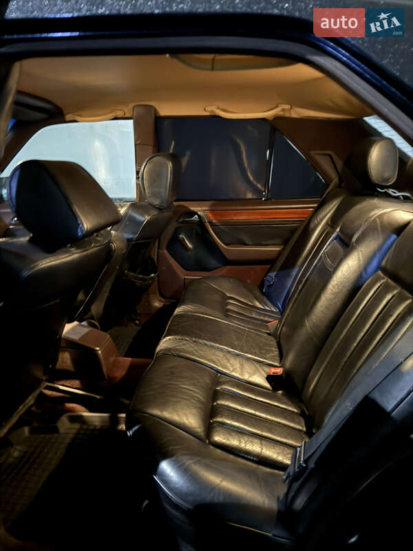 Седан Mercedes-Benz E-Class 1992 в Києві