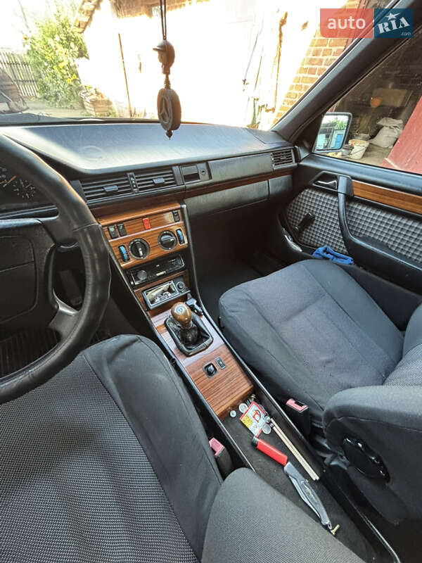 Седан Mercedes-Benz E-Class 1993 в Владимире фото 5 Седан Mercedes-Benz E-Class 1993 в Владимире