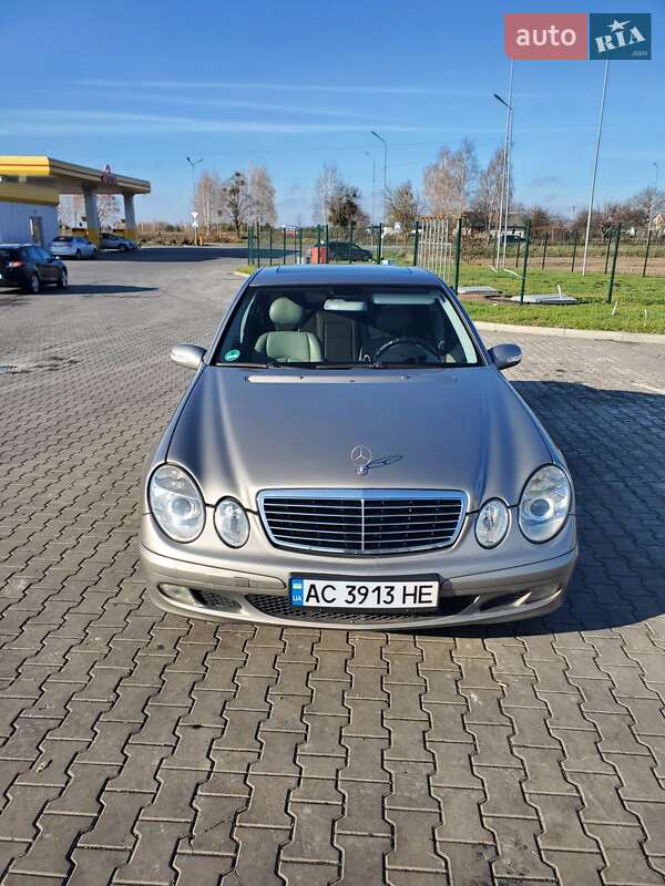 Седан Mercedes-Benz E-Class 2004 в Луцке