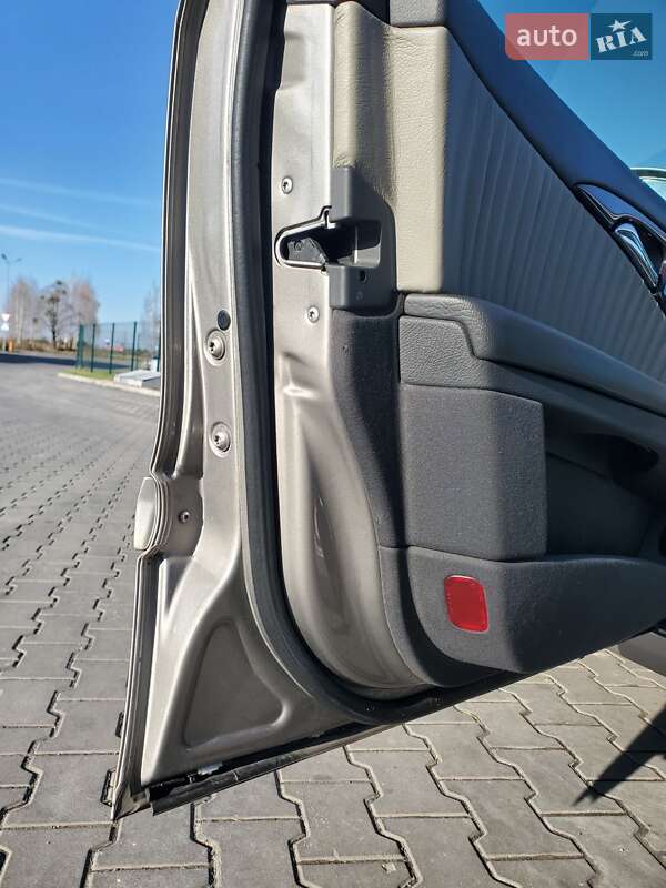 Седан Mercedes-Benz E-Class 2004 в Луцке