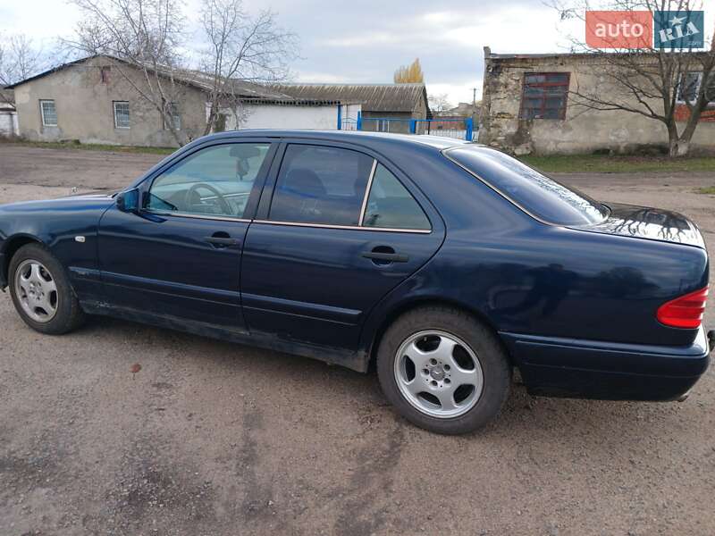Седан Mercedes-Benz E-Class 1995 в Подільську