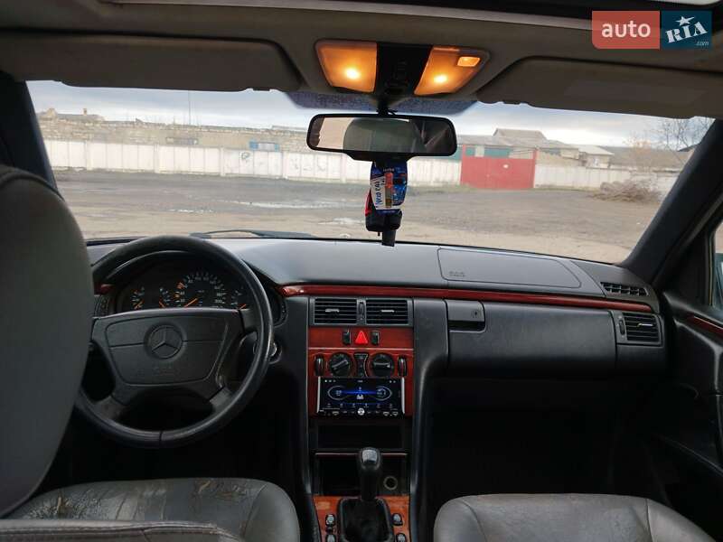 Седан Mercedes-Benz E-Class 1995 в Подільську