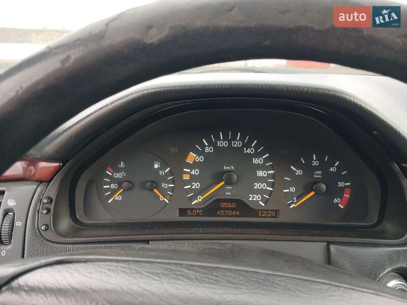 Седан Mercedes-Benz E-Class 1995 в Подільську