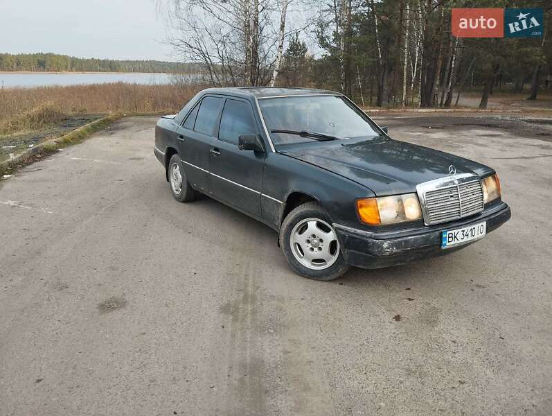 Седан Mercedes-Benz E-Class 1989 в Рокитном