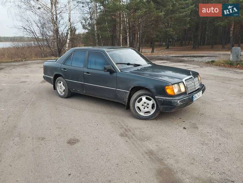 Седан Mercedes-Benz E-Class 1989 в Рокитном