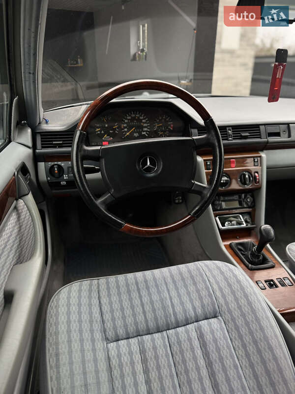 Седан Mercedes-Benz E-Class 1991 в Тернополі