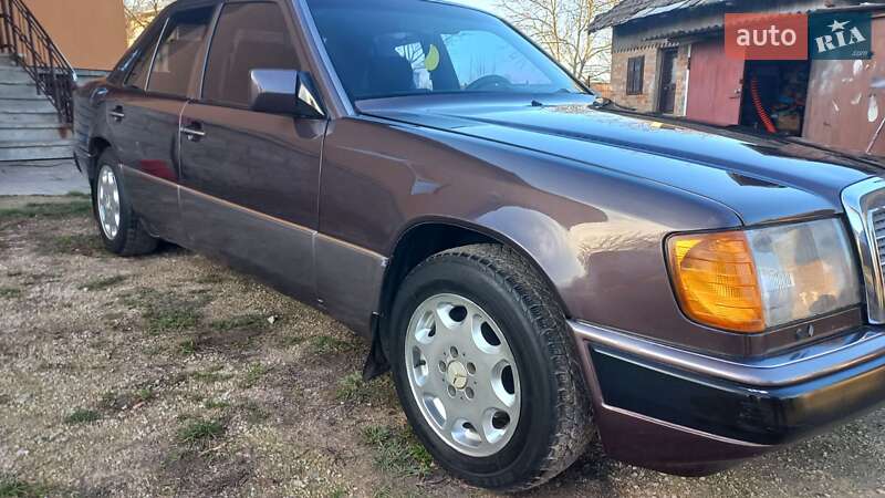 Седан Mercedes-Benz E-Class 1992 в Тернополе