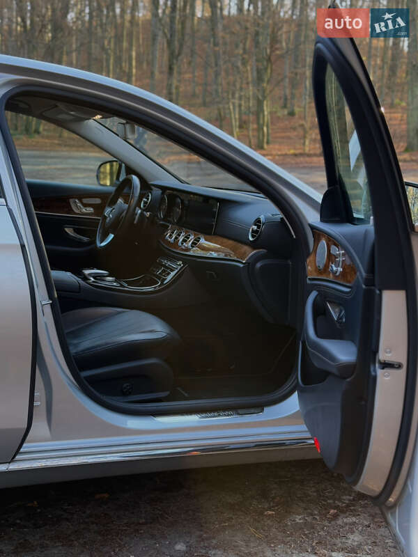 Седан Mercedes-Benz E-Class 2018 в Львове