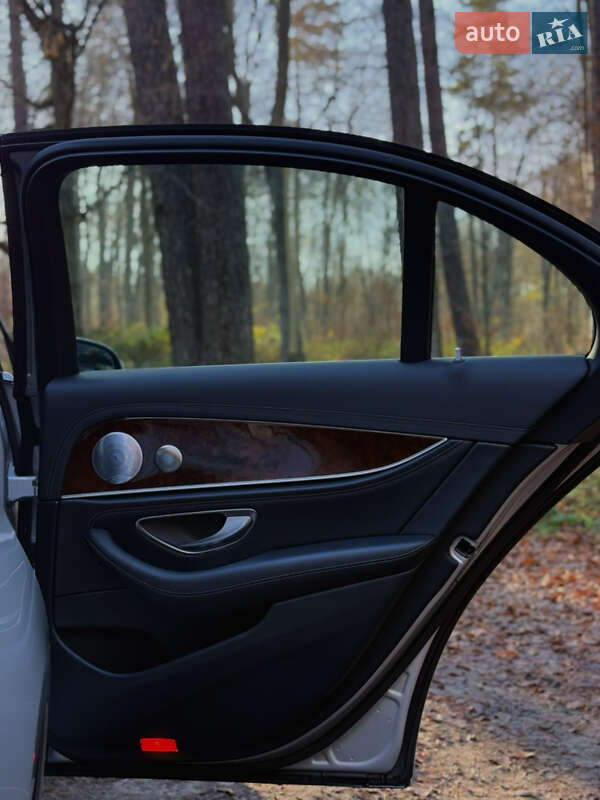 Седан Mercedes-Benz E-Class 2018 в Львове