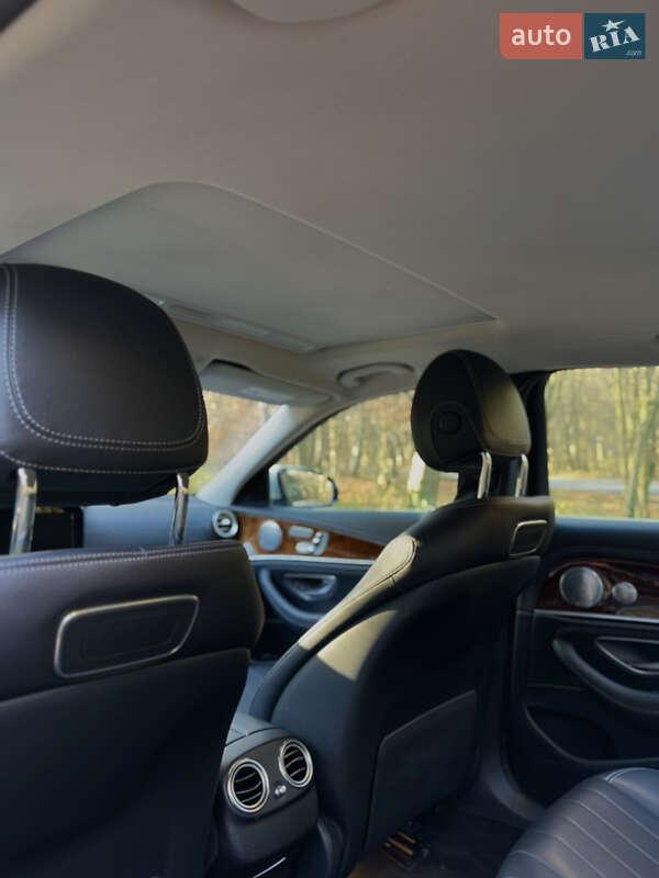 Седан Mercedes-Benz E-Class 2018 в Львове