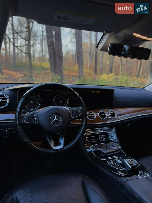 Седан Mercedes-Benz E-Class 2018 в Львове